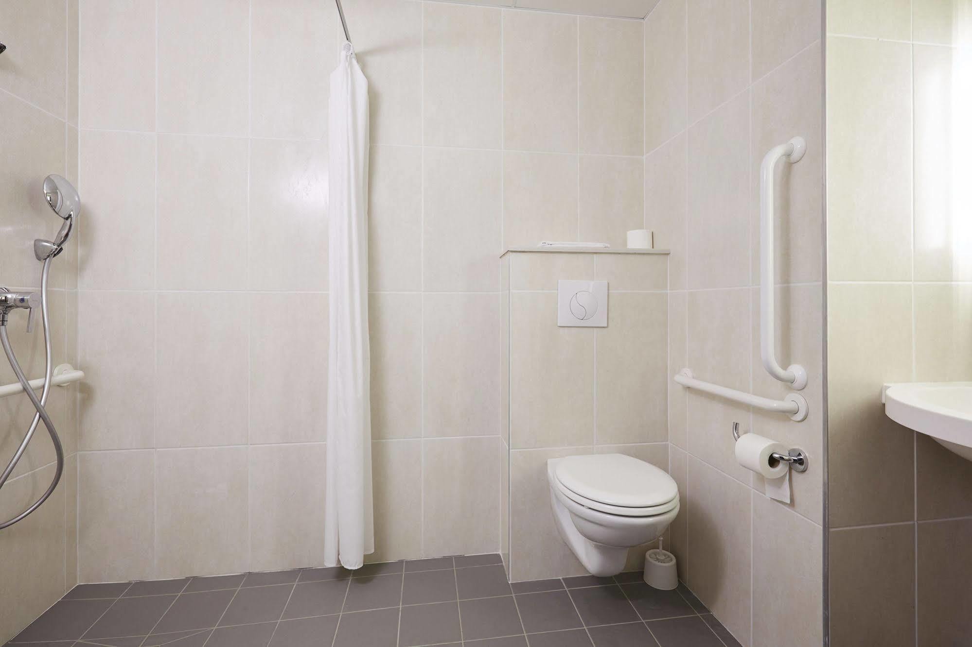 Hotel Ouest Villejean 2*